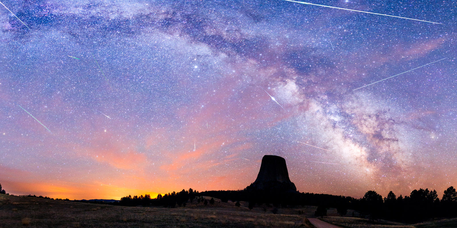 Here's How to See the Meteor Shower Created By Halley's Comet Tonight