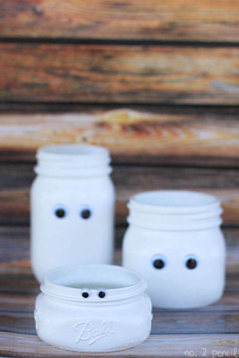 Let your Mason jar obsession rule all the seasons and have the tykes help out making these adorable "ghosts."
Get the tutorial at No.2 Pencil.
