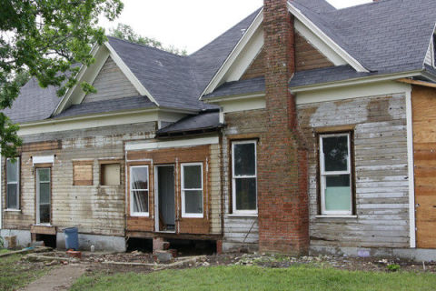 joanna chip farmhouse gaines tour fixer upper house country before old family decorating two bedroom worth like they their make