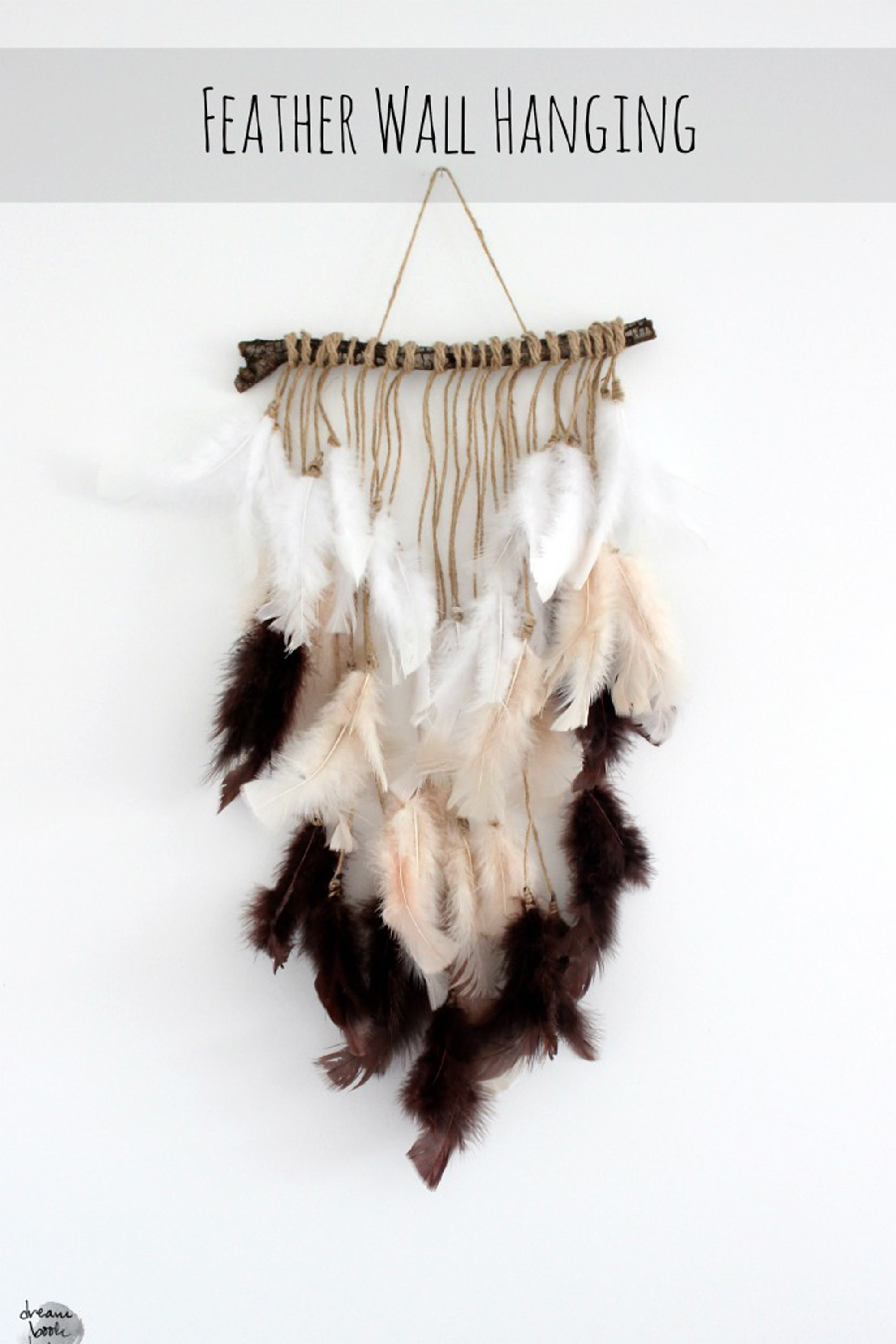 12 Magical Ways to Decorate With Feathers DIY Home Decor