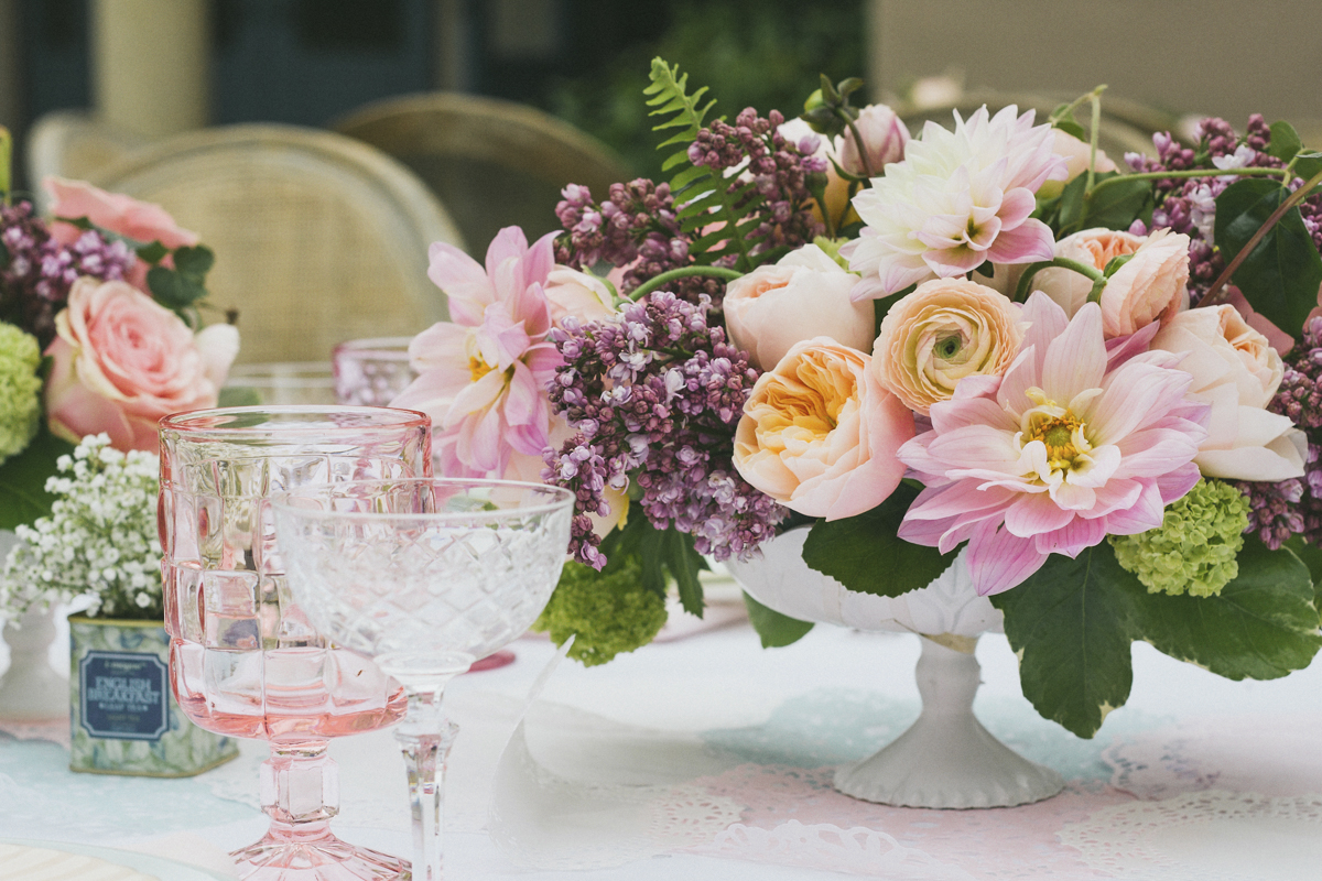 35 Perfect Spring Table Decorations Ideas For Dinner | Table Decorating