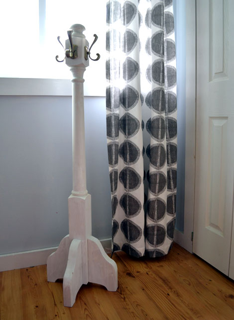 15 Clever Ideas for DIY Hooks - DIY Coat Racks 15 Clever Ideas for DIY Hooks - DIY Coat Racks - Stair Newel Coat Tree. This Pottery Barn ...