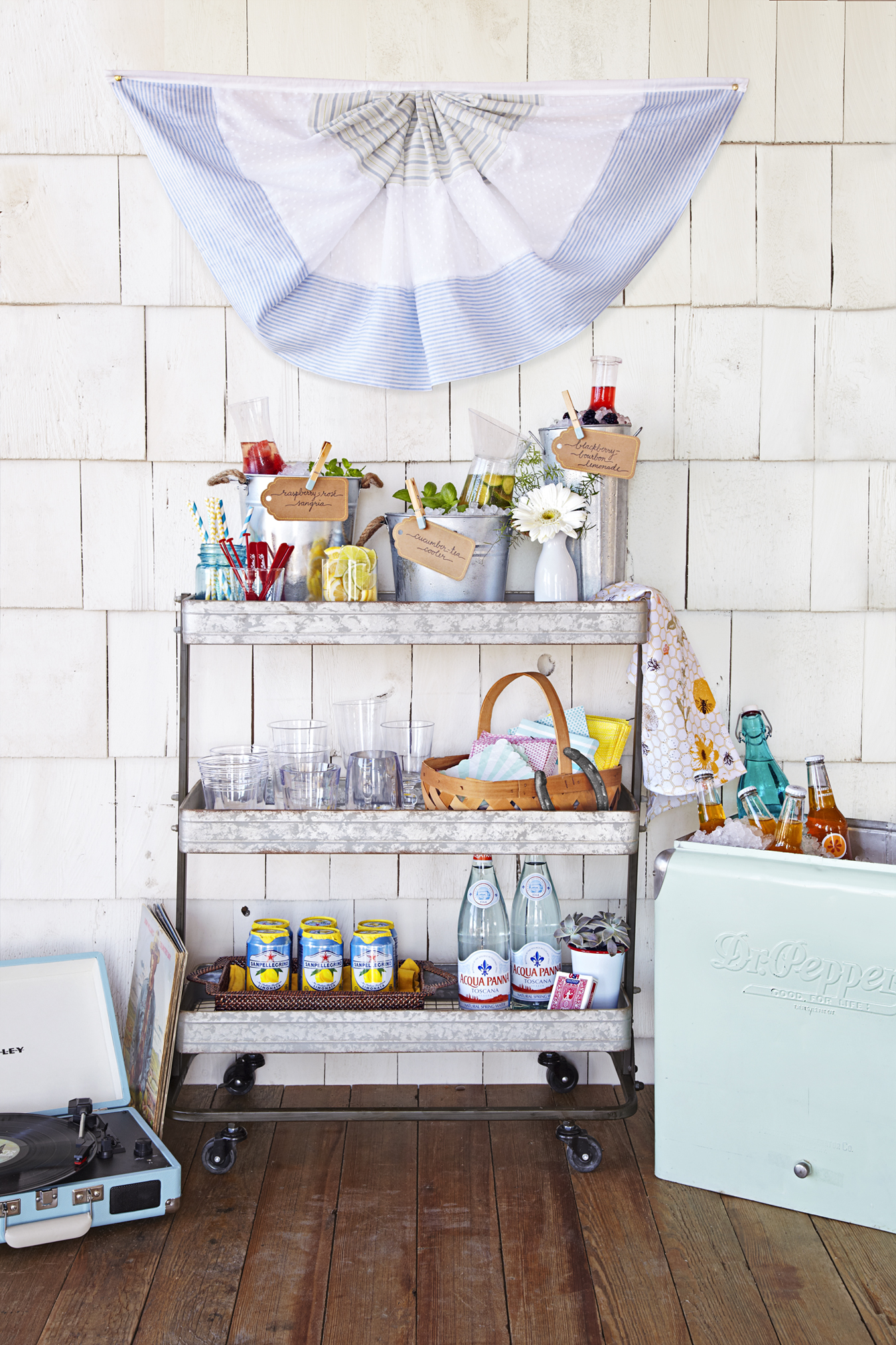 12 Clever Ways to Use Bar Carts That Have Nothing to Do With Alcohol