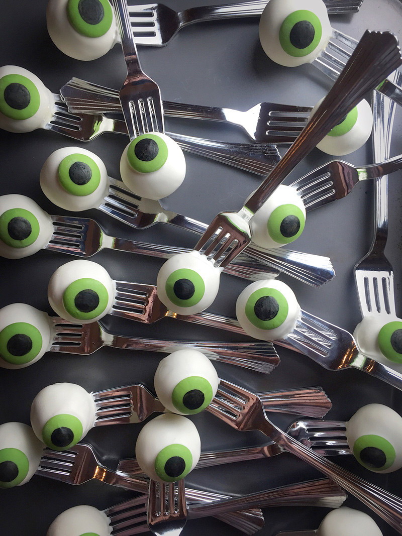 56 halloween party decorating ideas spooky halloween party decor
