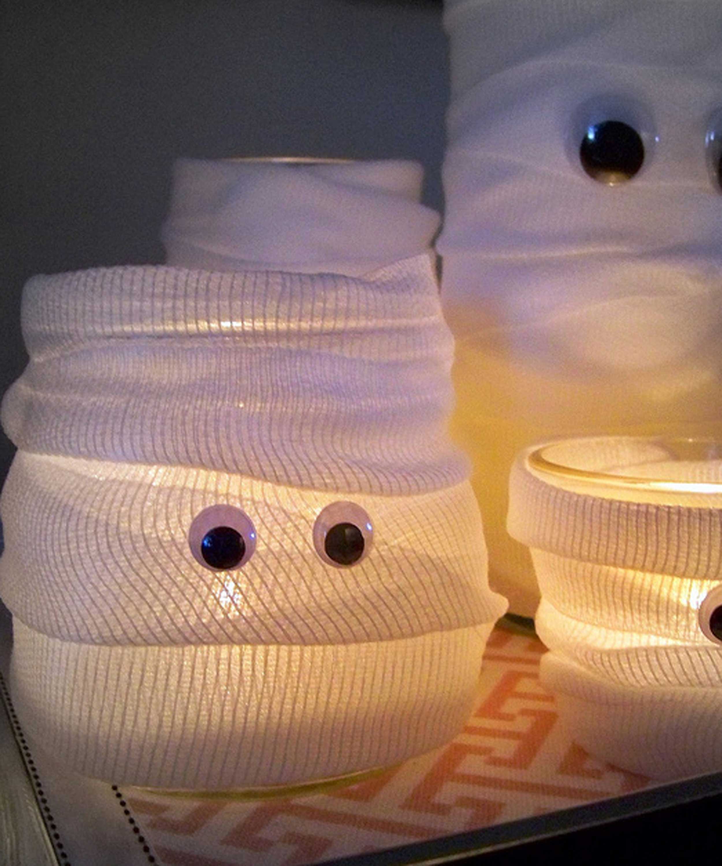 40 easy diy halloween decorations homemade do it yourself halloween decor ideas - Easy Halloween Decorating Ideas 40 easy diy halloween decorations homemade do it yourself halloween decor ideas - Easy Halloween Decorating Ideas