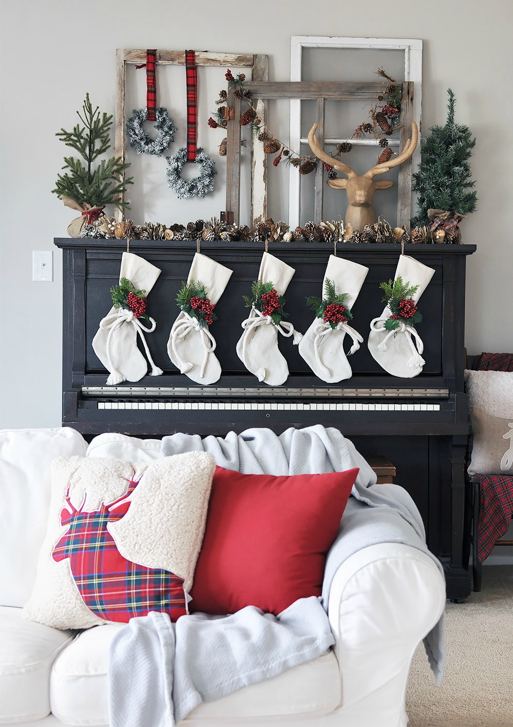 Design Christmas Mantel 38 christmas mantel decorations ideas for holiday fireplace decorating