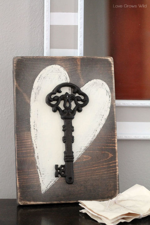 http://clv.h-cdn.co/assets/17/03/480x720/gallery-1484848887-key-to-my-heart-rustic-wood-sign-7.jpg