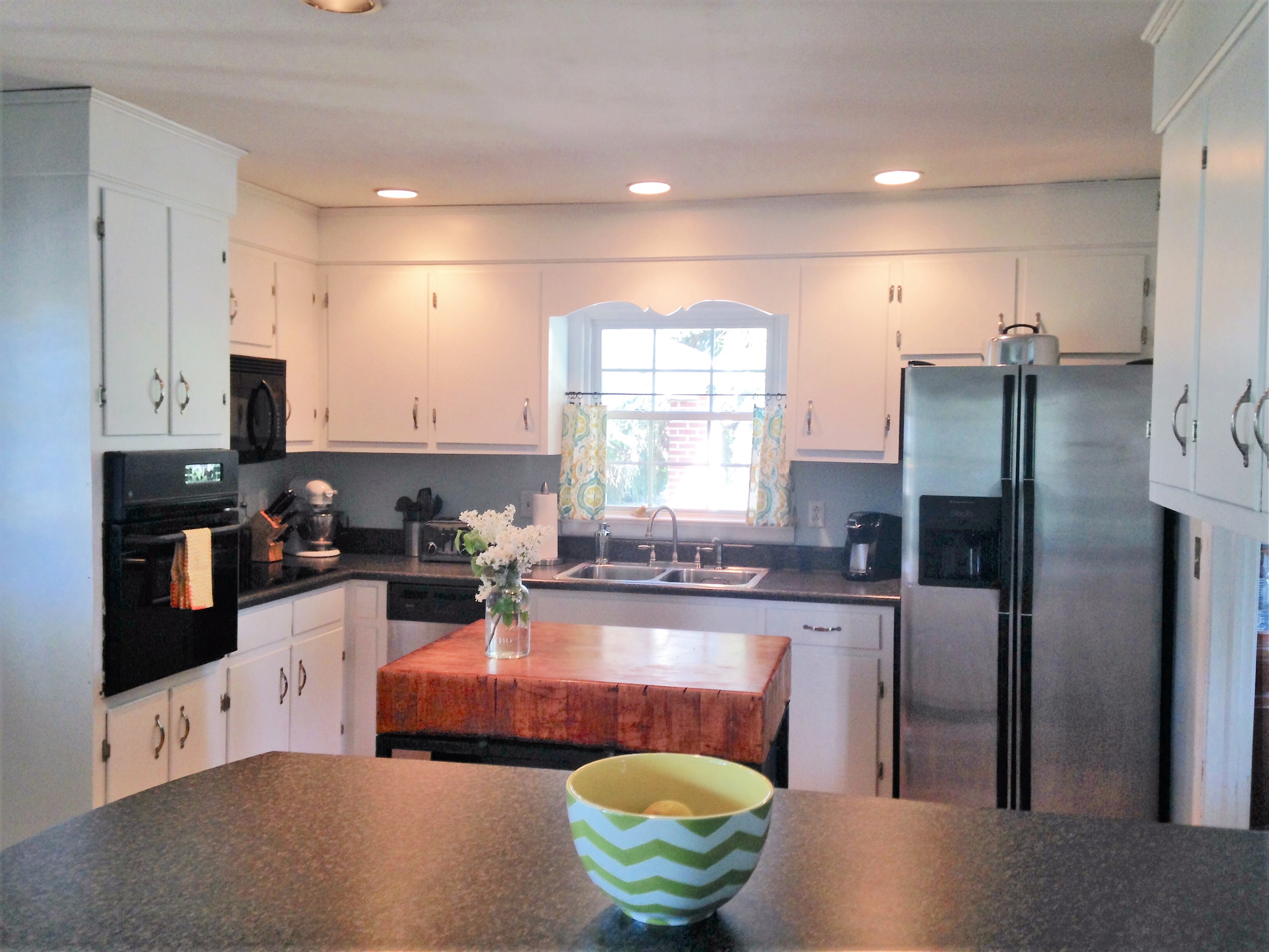 10 DIY Kitchen Cabinet Makeovers - Before & After Photos That 10 DIY Kitchen Cabinet Makeovers - Before & After Photos That