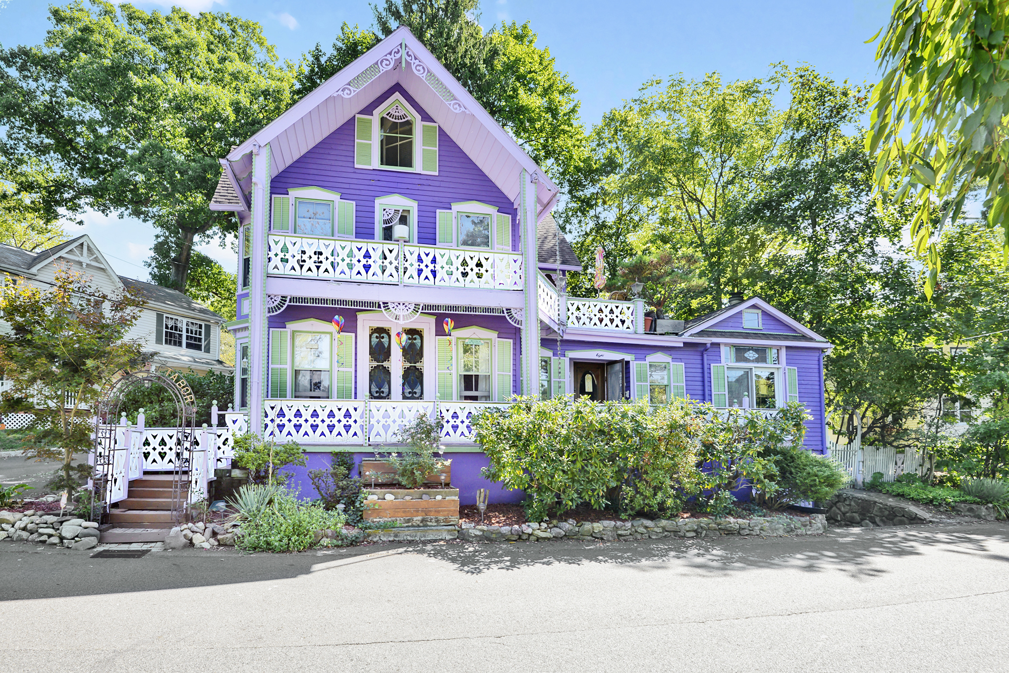See the Prettiest Pastel Homes Around the U.S. Pastel Houses