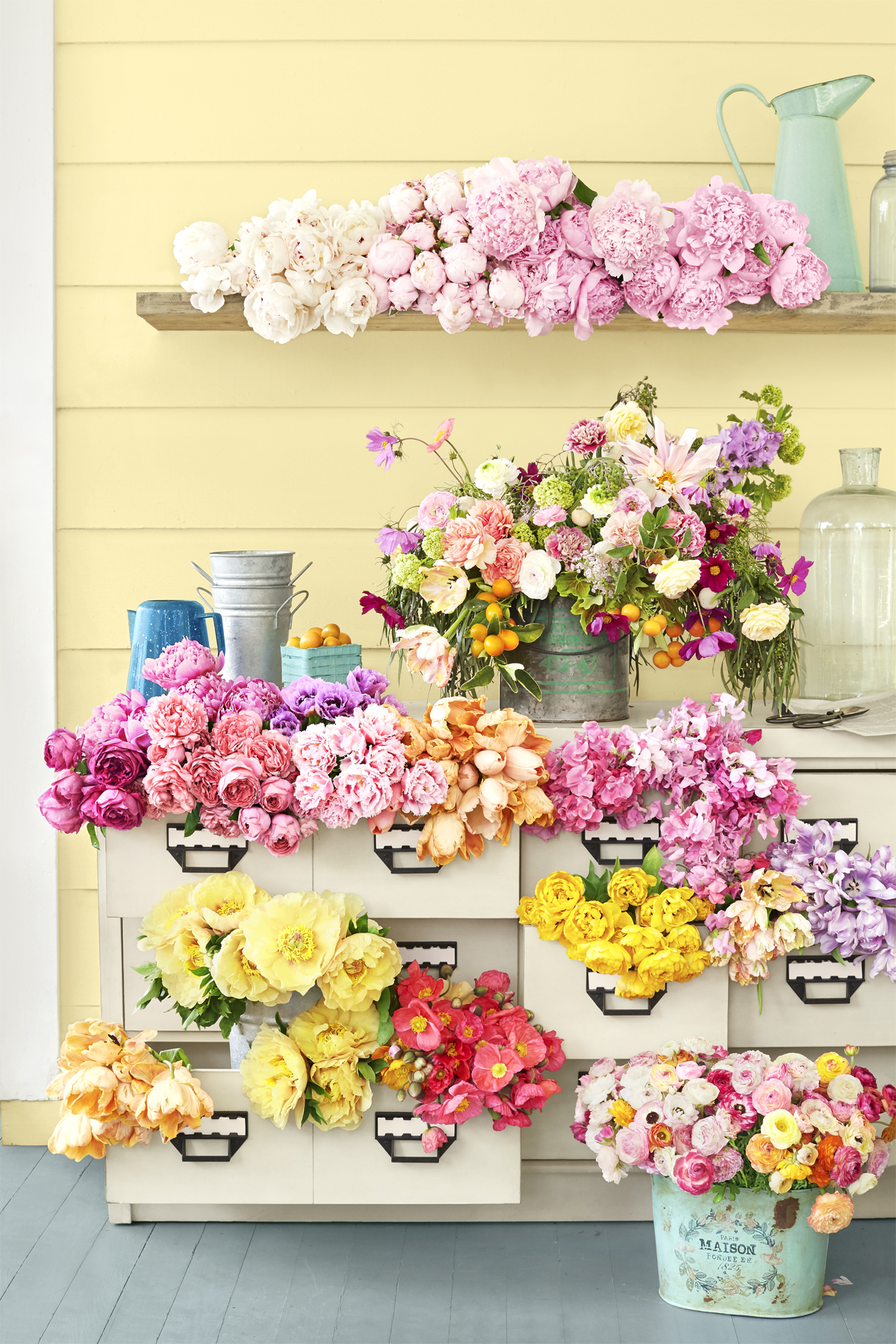 11 Beautiful Ways to Use Vintage Pieces for Flower Displays - Gorgeous ...