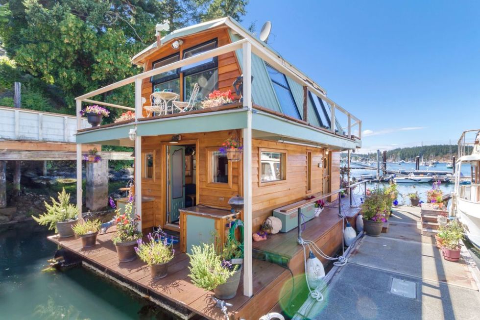Tiny House this gorgeous tiny house floats on water, and we're totally on Tiny House this gorgeous tiny house floats on water, and we're totally on