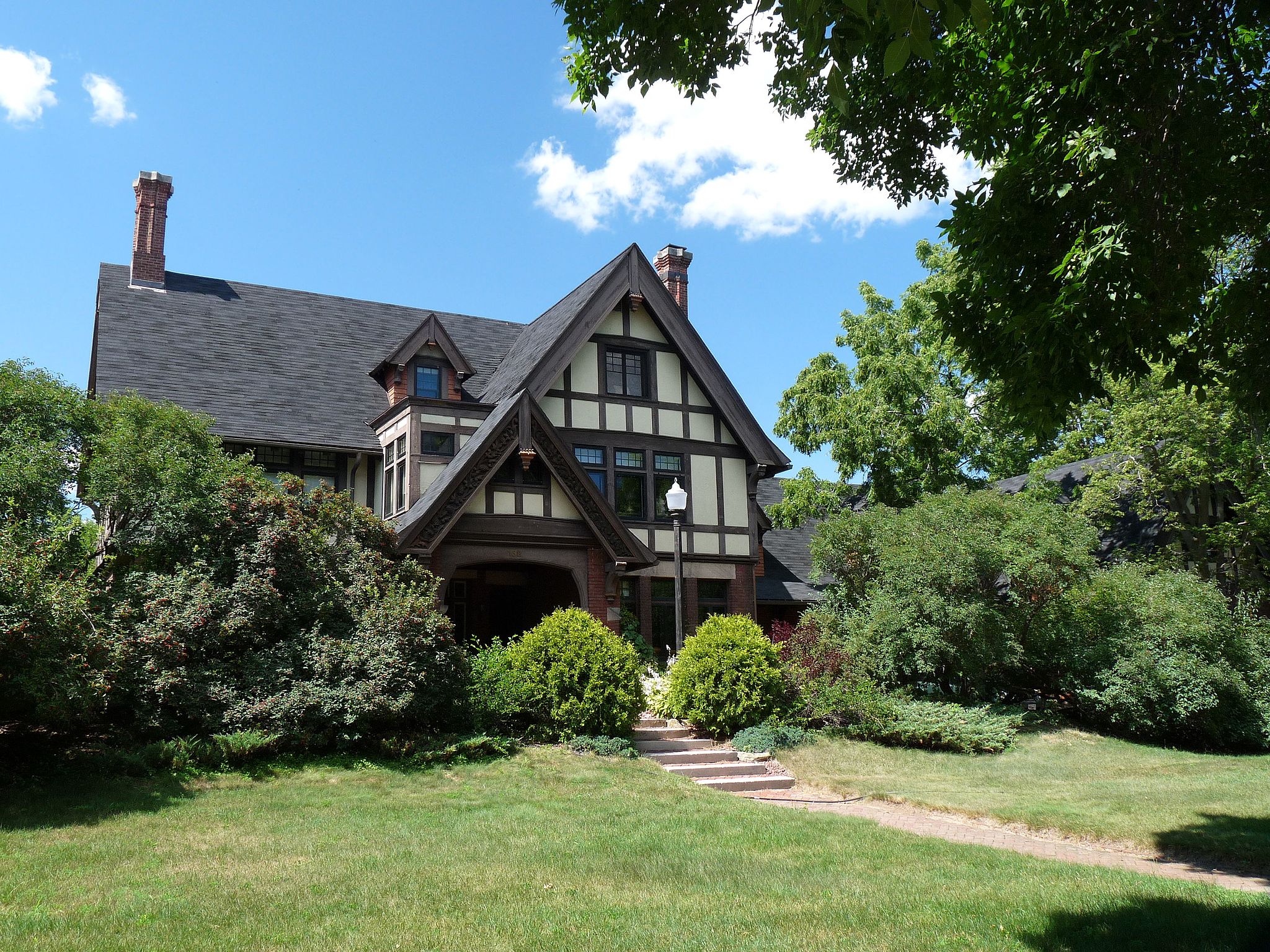 How to Research the History of My House Home Sale History