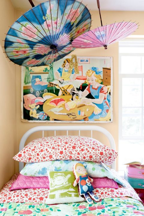 http://clv.h-cdn.co/assets/17/16/480x720/gallery-1492454062-colorful-corners.jpg