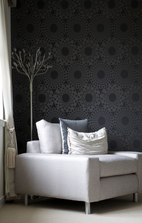 http://clv.h-cdn.co/assets/17/16/480x751/1492813011-favorite-designer-colors-black.jpg