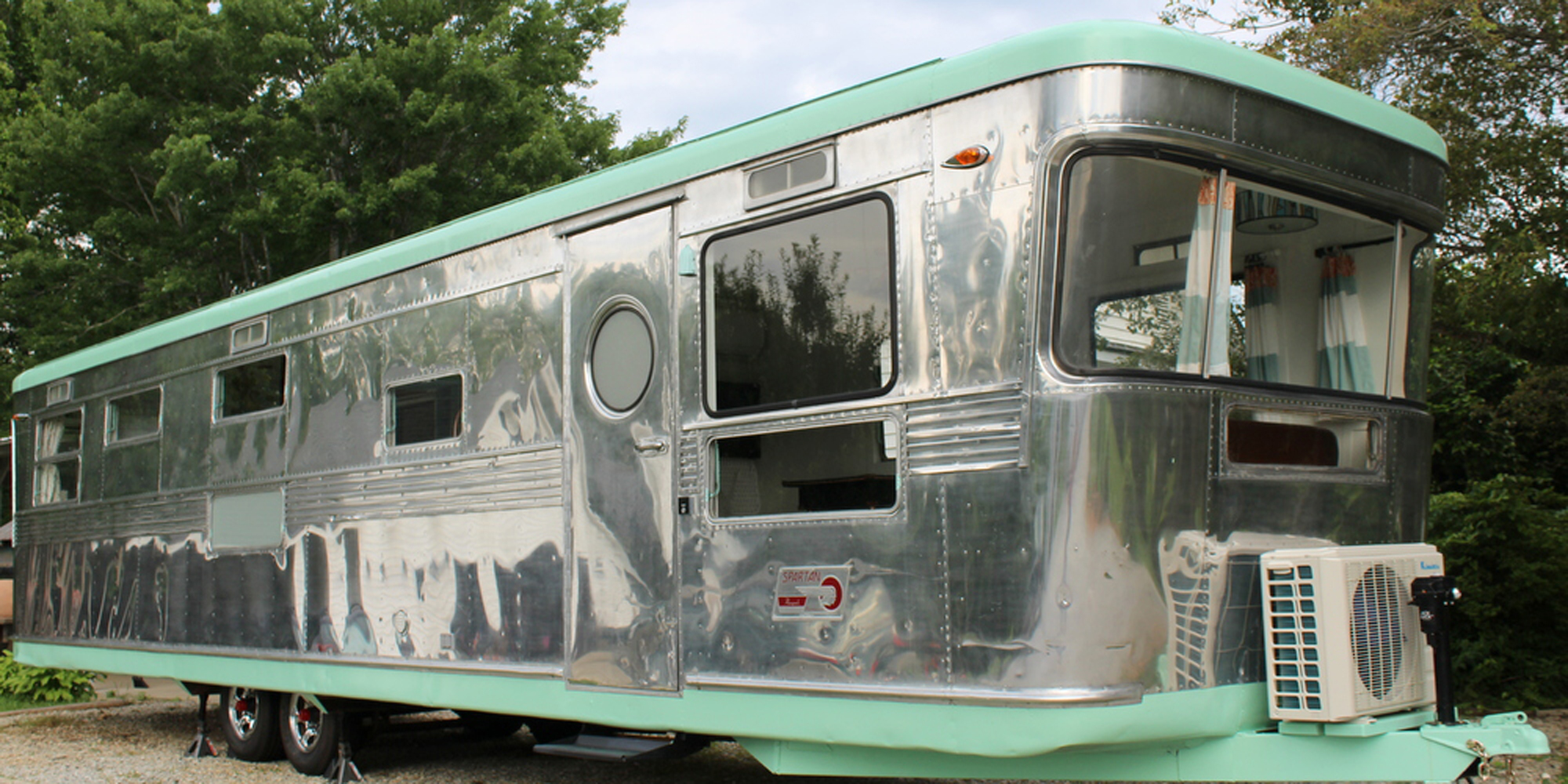 This 'Baby Boomer' Trailer Is the Cutest Tiny Home - Tiny House Tour