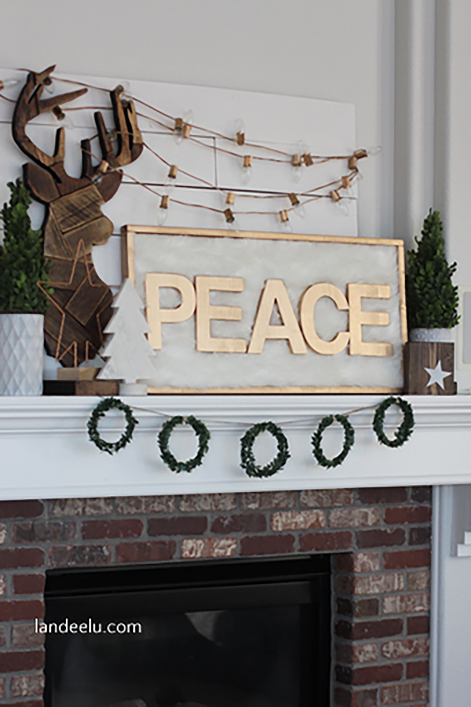 Mantel Decor For Christmas 35 christmas mantel decorations - ideas for holiday fireplace Mantel Decor For Christmas 35 christmas mantel decorations - ideas for holiday fireplace