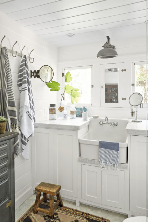 White Rustic Bathroom 37 rustic bathroom decor ideas - rustic modern bathroom designs White Rustic Bathroom 37 rustic bathroom decor ideas - rustic modern bathroom designs