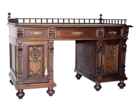 Walnut Keyhole Desk: What Is It? What Is It Worth?