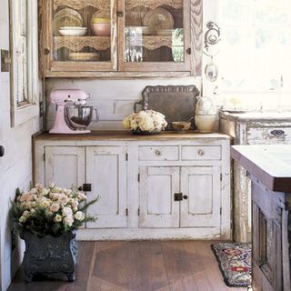 Interior decorating a cape cod style house Interior decorating a cape cod style house