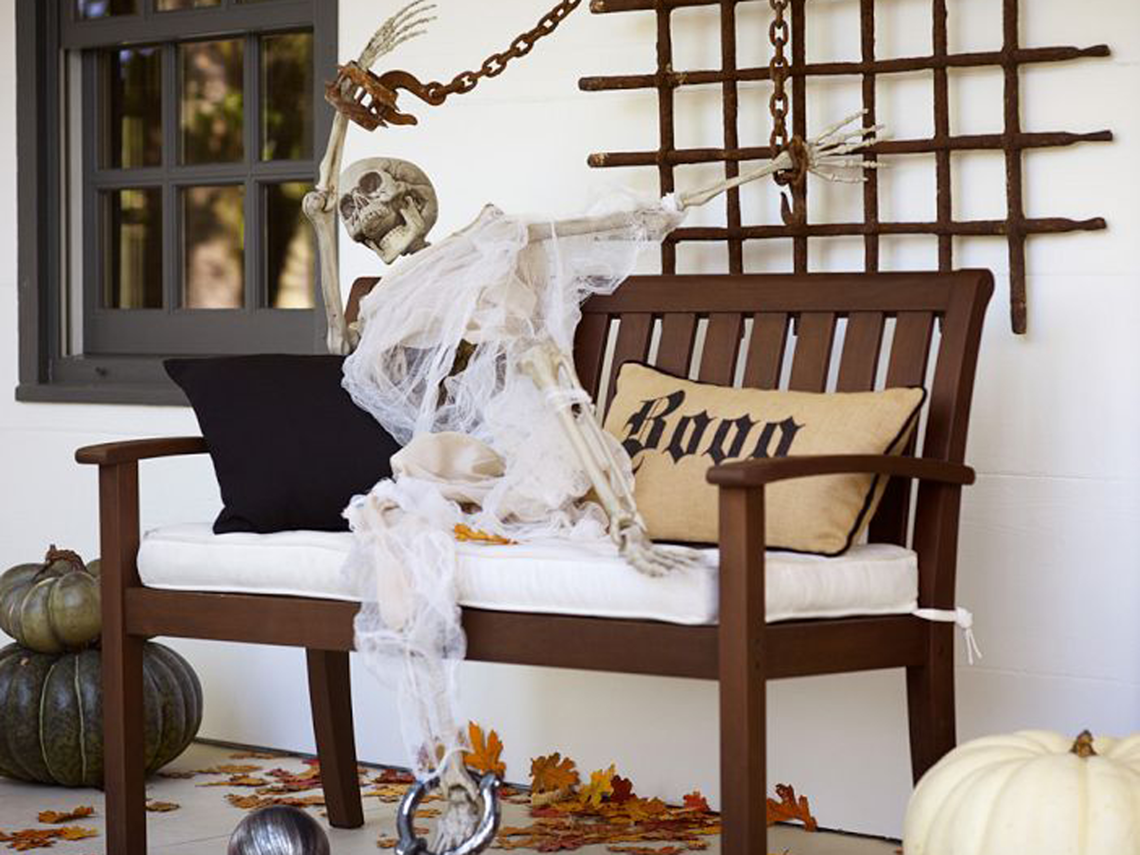 35 best outdoor halloween decoration ideas easy halloween yard and porch decor - Easy Halloween Decorating Ideas 35 best outdoor halloween decoration ideas easy halloween yard and porch decor - Easy Halloween Decorating Ideas