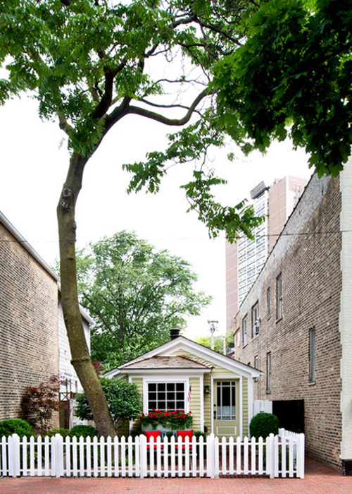 Tiny chicago home historic old town cottage