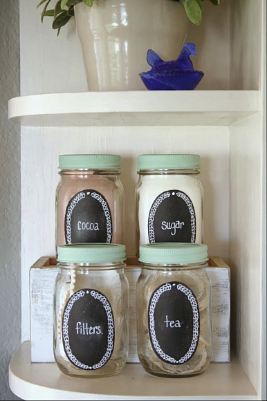 Paint a small section of your Mason jars with chalkboard paint to create labeled countertop storage.
Get the tutorial at DecoArt Blog.
