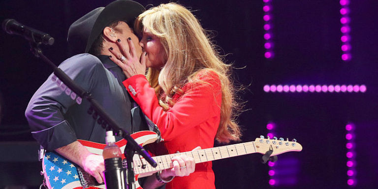 Clint Black and Lisa Hartman's Love Story - Clint Black and Lisa Hartman  Sing 'You Still Get to Me'